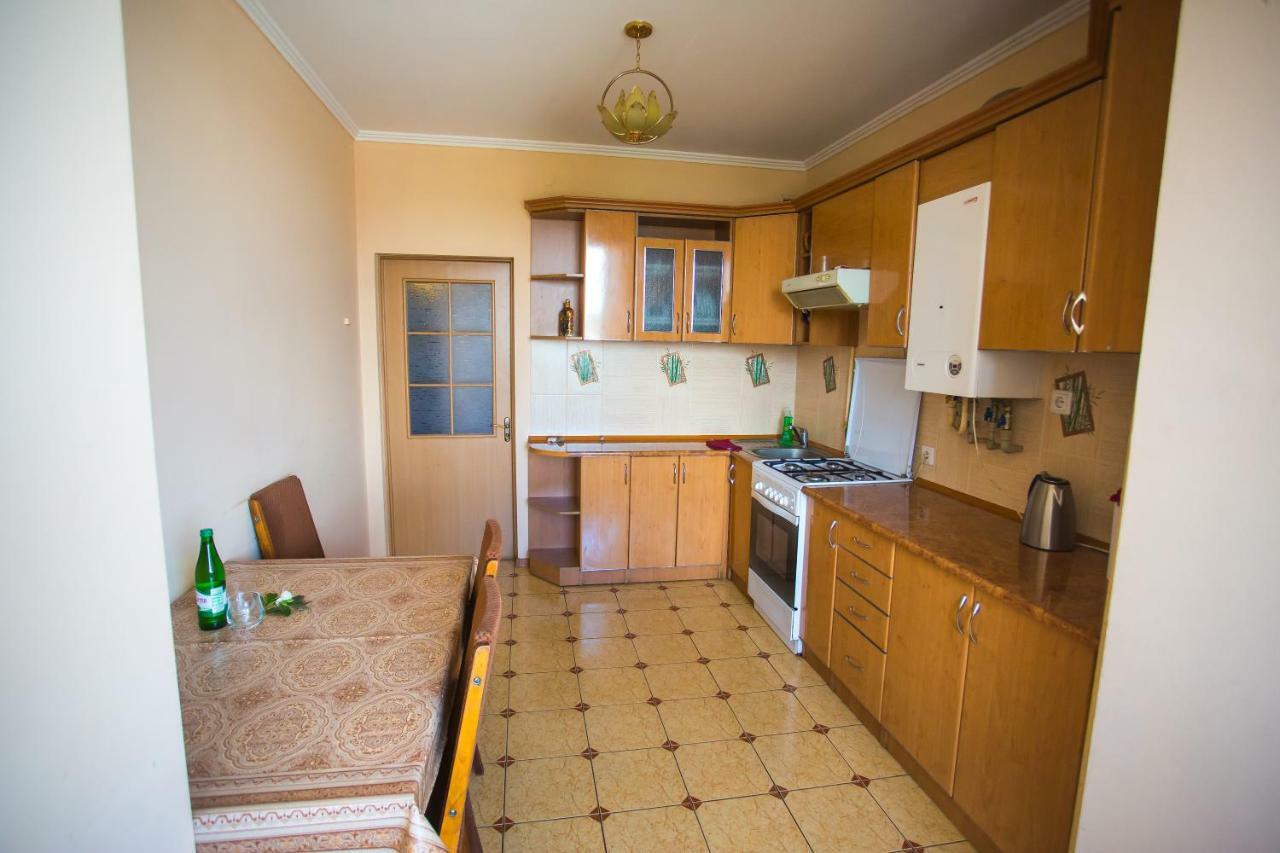 Like Home On Zaliznychna 9 Ивано-Франковск Экстерьер фото